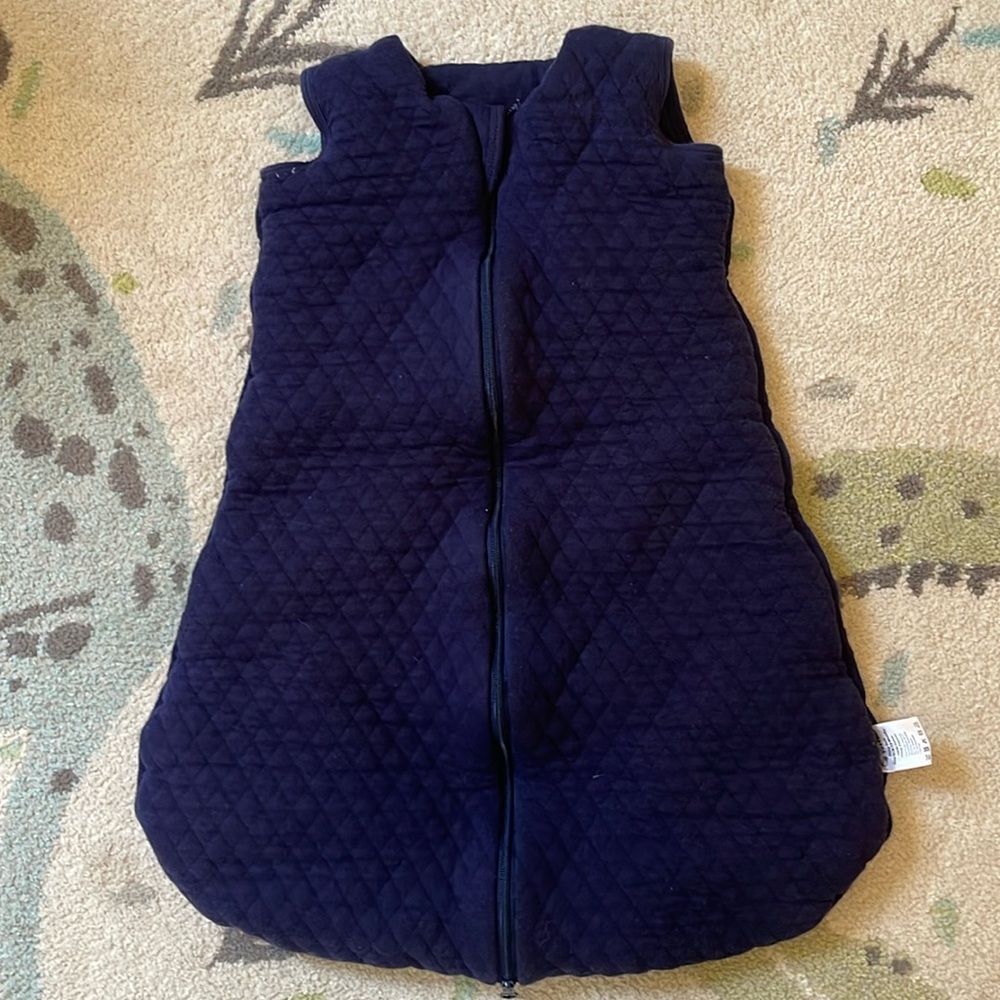 Yoofoss 6-12 month sleep sack 2.5 TOG Navy, only used a few times. Double zips
